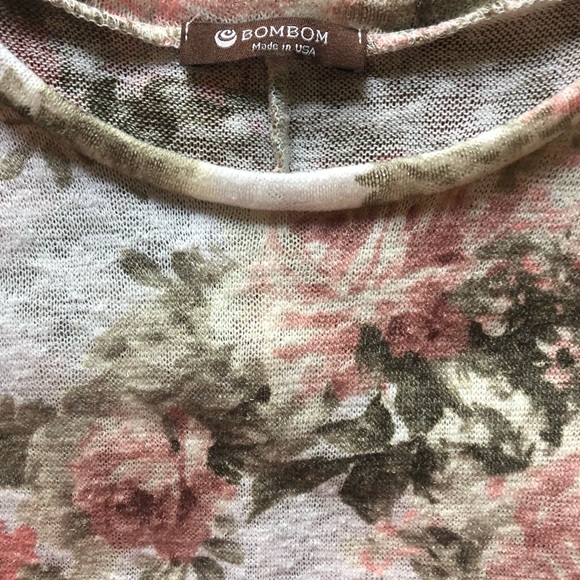 Gorgeous floral top - Picture 3 of 3